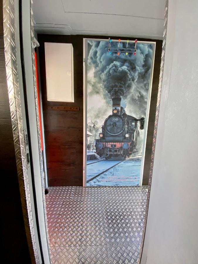 Gleis 1, Eisenbahn Waggon Mit Whirlpool Und Ofen Βίλα Dahlem  Εξωτερικό φωτογραφία